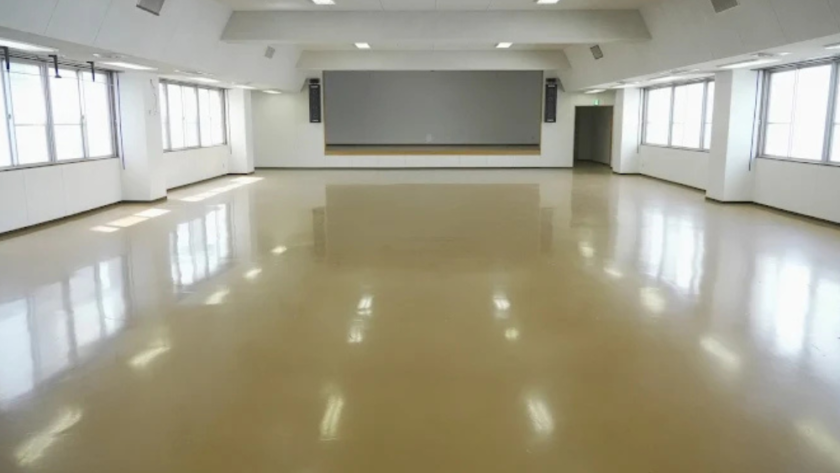 学校跡地の飯田橋でっかいレンタルスペースの広い教室空間