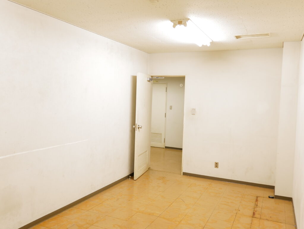 学校跡地の飯田橋でっかいレンタルスペースの地下生徒ロッカー室