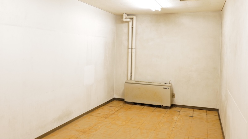 控室や荷物置きに使える小部屋