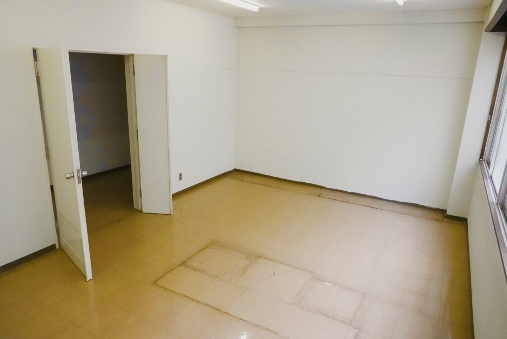 飯田橋学校跡地のでっかいレンタルスペースの教材室